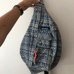 kavu cross-body rope bag